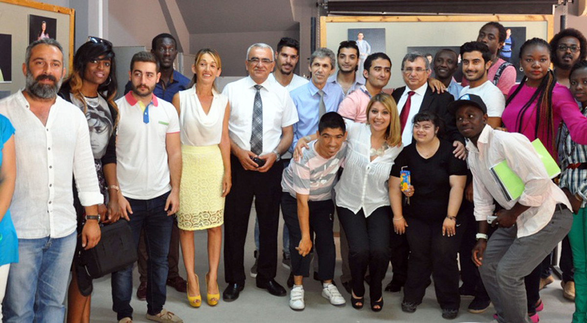 DAÜ İletişim’de, “Birlikte, Tek Dünya” Temalı Fotoğraf Sergisi Gerçekleştirildi