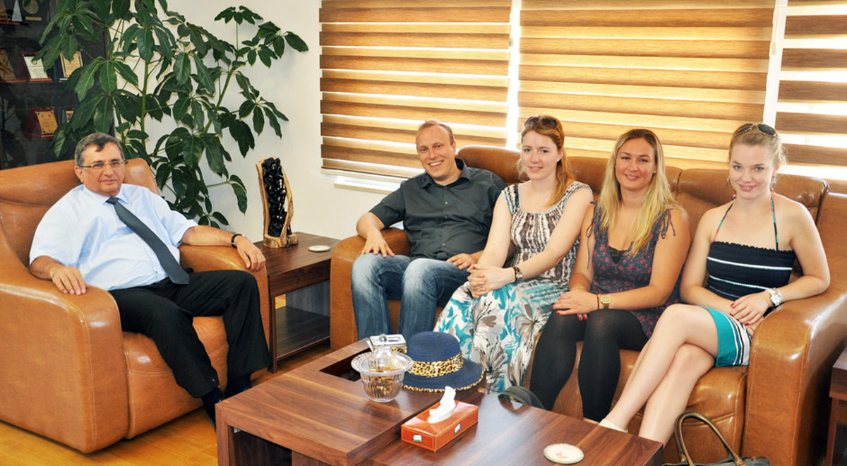 Str8Voices Gurubu, DAÜ Rektörü’nü Ziyaret Etti