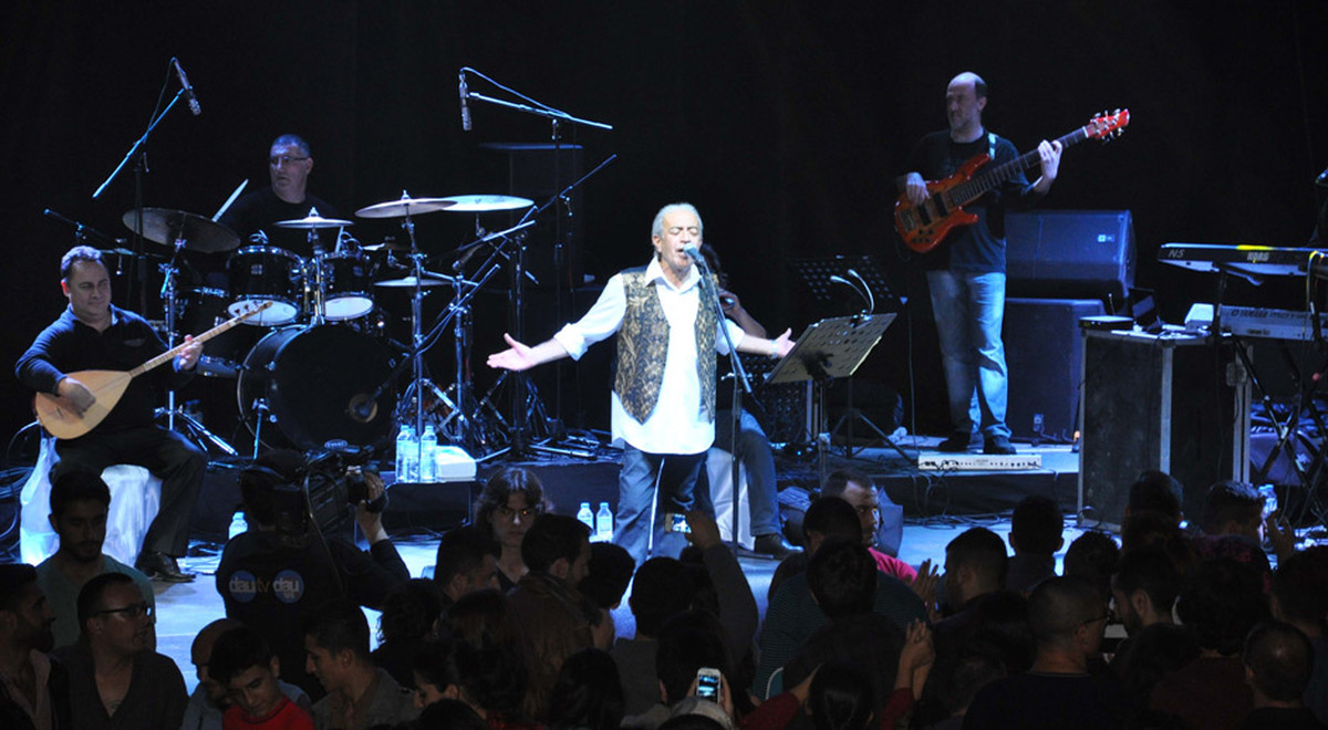 Duayen Sanatçı Edip Akbayram, “Türkülerle DAÜ”de Muhteşem Bir Konser Verdi