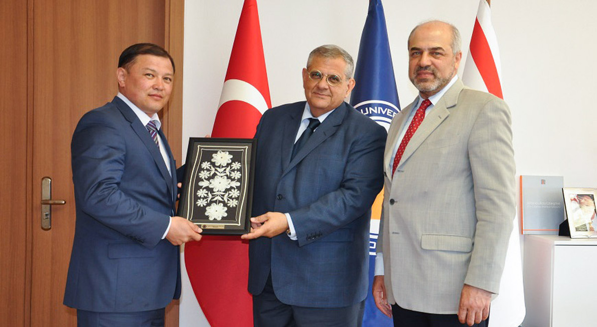 Kırgız Cumhuriyet Meclisi KKTC Dostluk Grubu Milletvekili ve Ata Yurt Partisi Grup Başkanı Dastanbek A. Djumabekov DAÜ’yü Ziyaret Etti