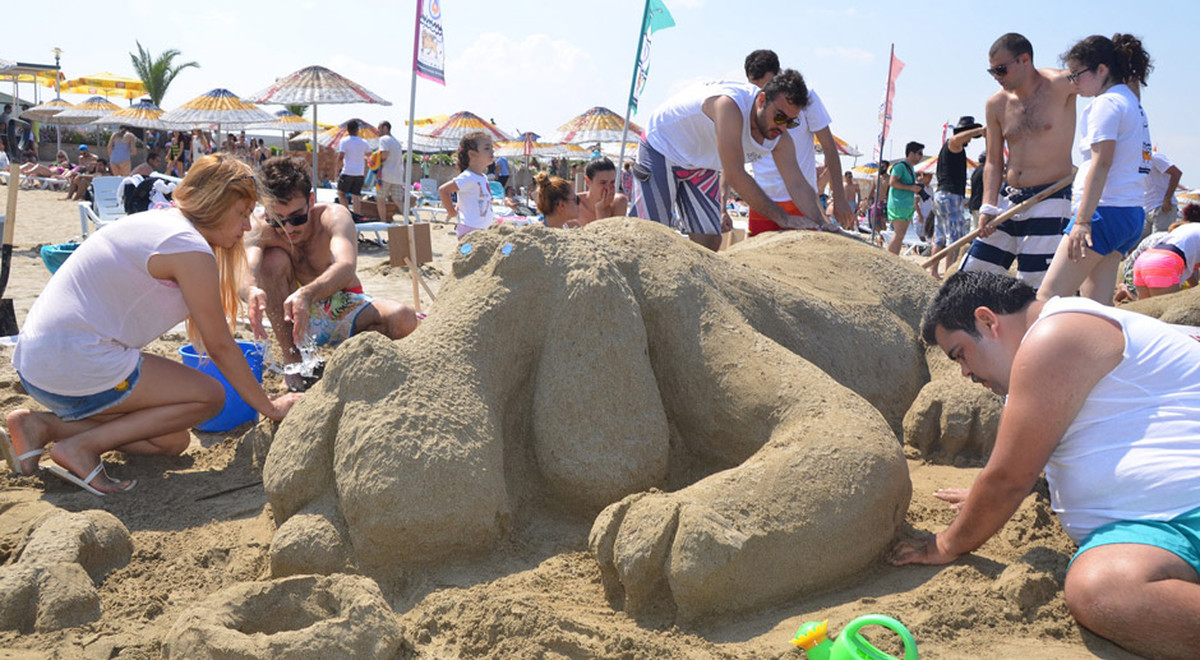 DAÜ IX. Kumdan Heykel Festivali ve Yarışması Renkli Görüntülere Sahne Oldu