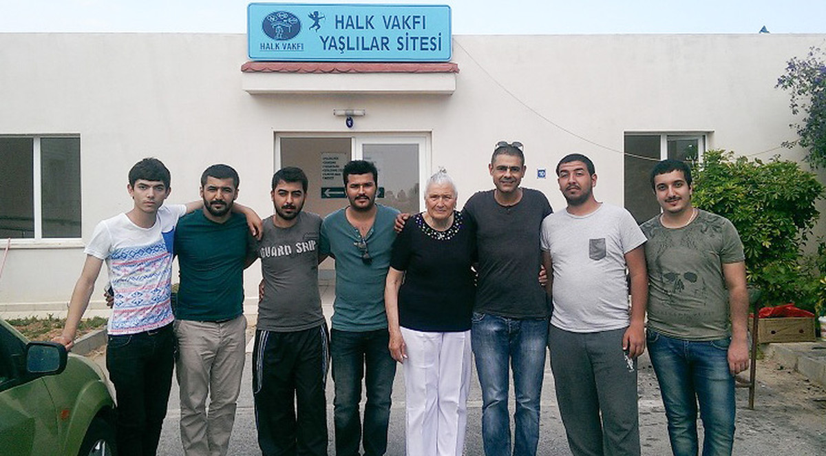 Duyarlı DAÜ’lüler Yaşlıların Yüzünü Güldürdü