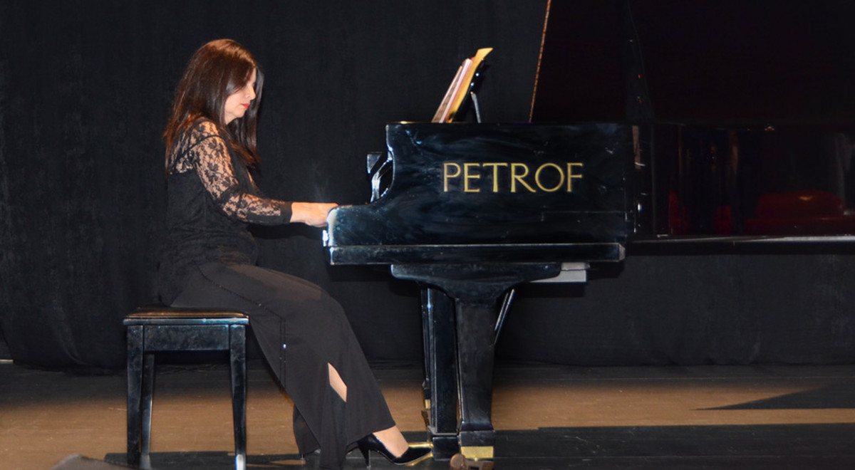 EMU Hosted Poetry and Piano Night