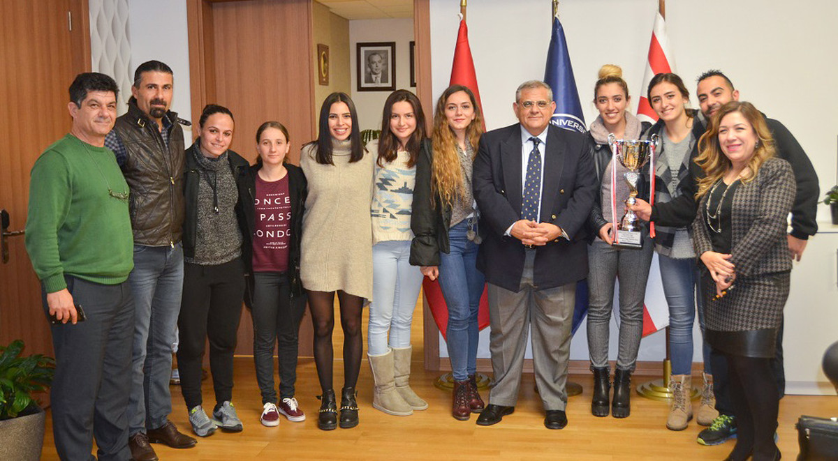 DAÜ Kadın Voleybol ve Hentbol Takımları DAÜ Rektör Vekili Prof. Dr. Necdet Osam’ı Ziyaret Etti
