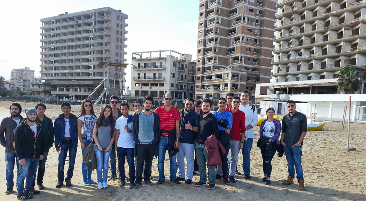 DAÜ Öğrencilerinden ‘Savaşı Değil Sevmeyi Tercih Et’ Toplumsal Duyarlılık Projesi