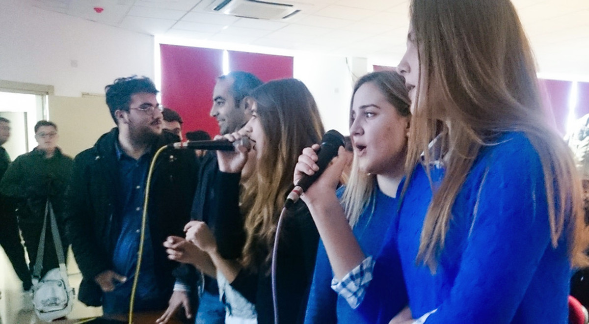 DAÜ Yabancı Diller ve İngilizce Hazırlık Okulu’nda Karaoke Saati