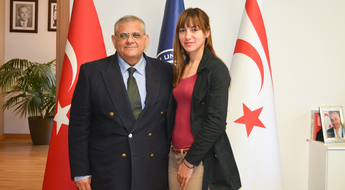 DAÜ Atleti Tuğba Aydın’dan Rektör Vekili Prof. Dr. Necdet Osam’a Ziyaret