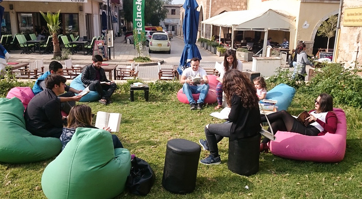 DAÜ Halkla İlişkiler ve Reklamcılık Bölümü Öğrencilerinden Kütüphane Haftası Etkinliği