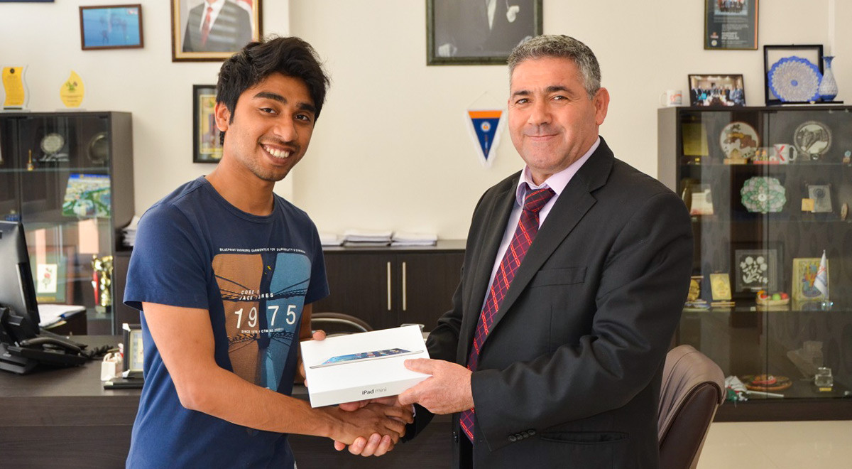EMU Social Media Unit Awards the Winner of the “Being a Student in Cyprus” Blog Competition