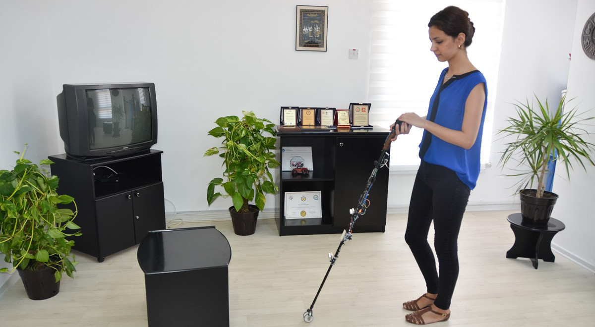 DAÜ Öğrencileri “Akıllı Baston Sistemi” Geliştirdiler