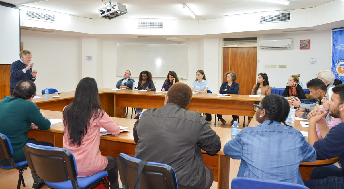 Eski Öğretim Üyelerinden Prof. Dr. Stephen Bosworth DAÜ’de Seminer Verdi