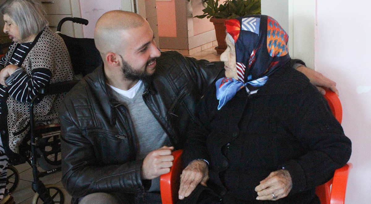 DAÜ İletişim Fakültesi Öğrencilerinden Anlamlı Ziyaret