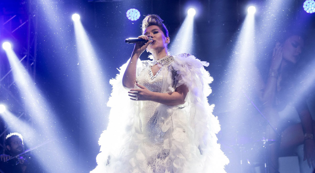 Demet Akalın Shakes EMU