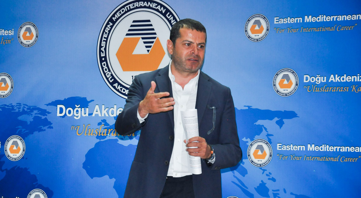 Ünlü Gazeteci Cüneyt Özdemir DAÜ’de Öğrencilerle Söyleşi Gerçekleştirdi