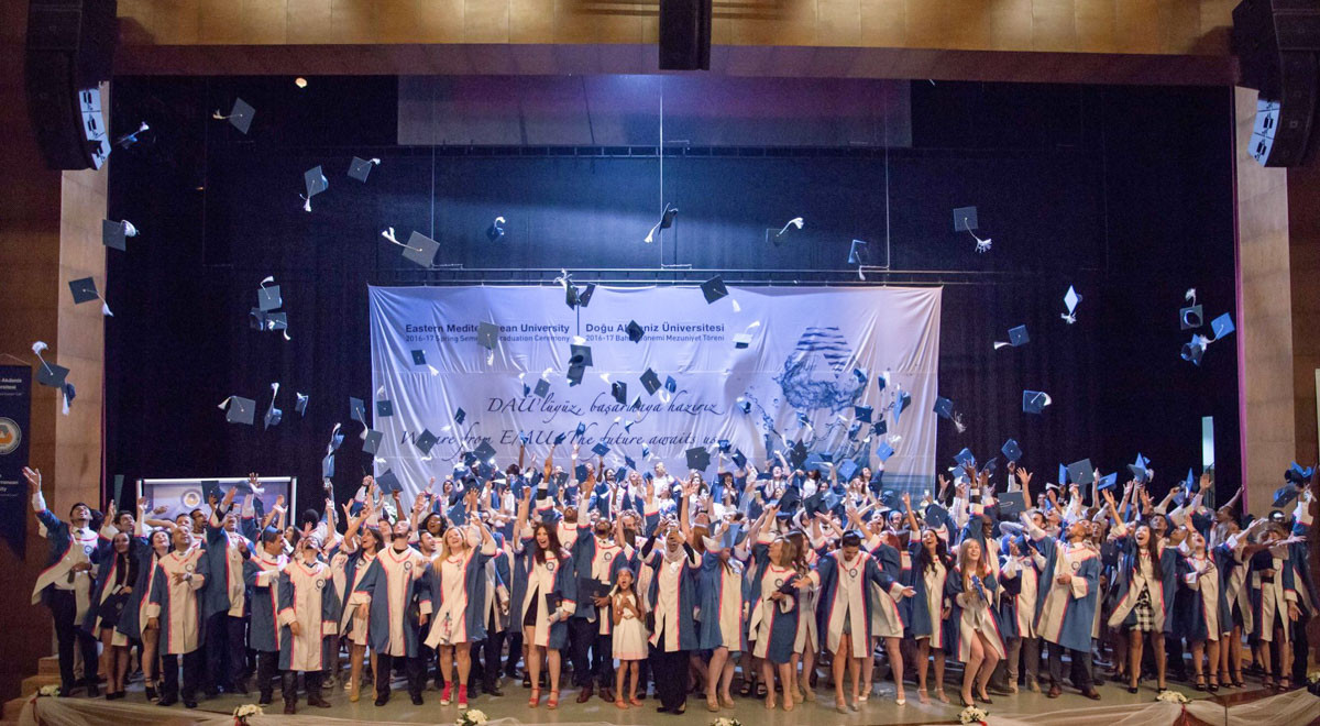 DAÜ Doktora ve Yüksek Lisans Mezunları Diplomalarını Aldı