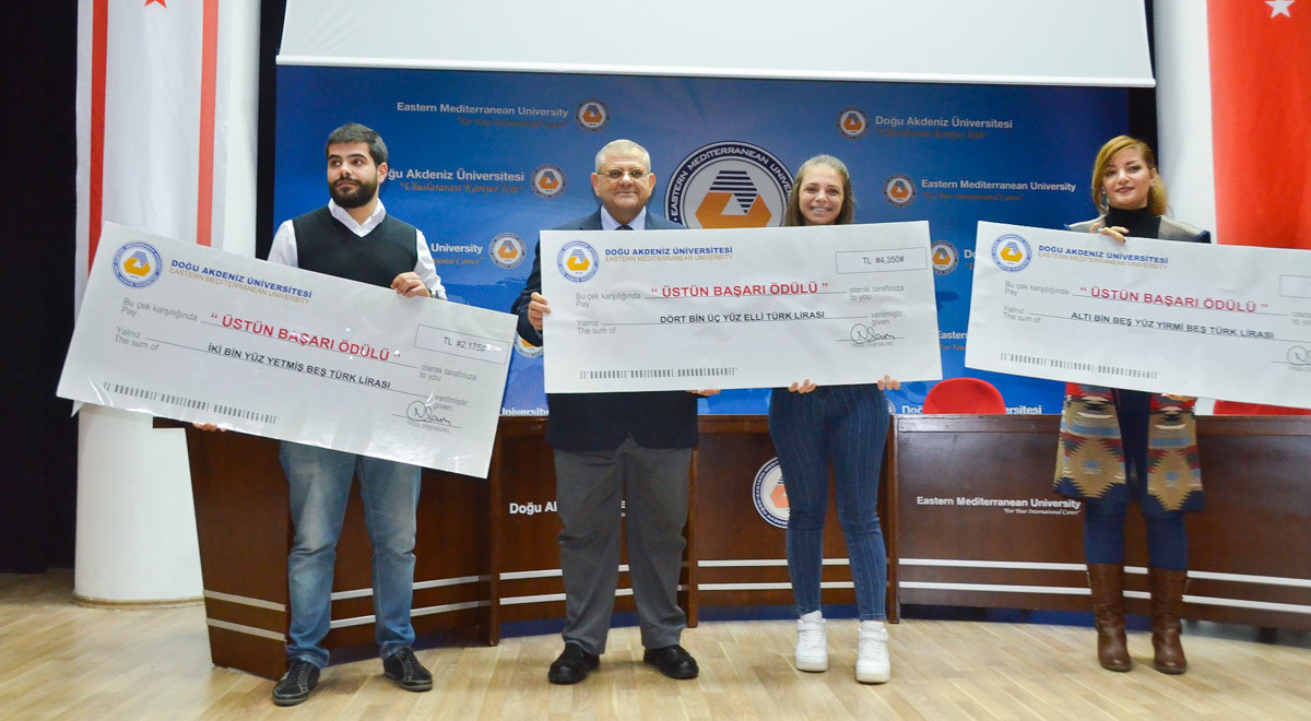DAÜ’den Başarılı Öğrencilerine Nakdi Çek Ödülü