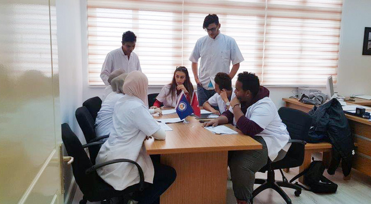 EMU Yeşilay Students Club Warns About Addiction