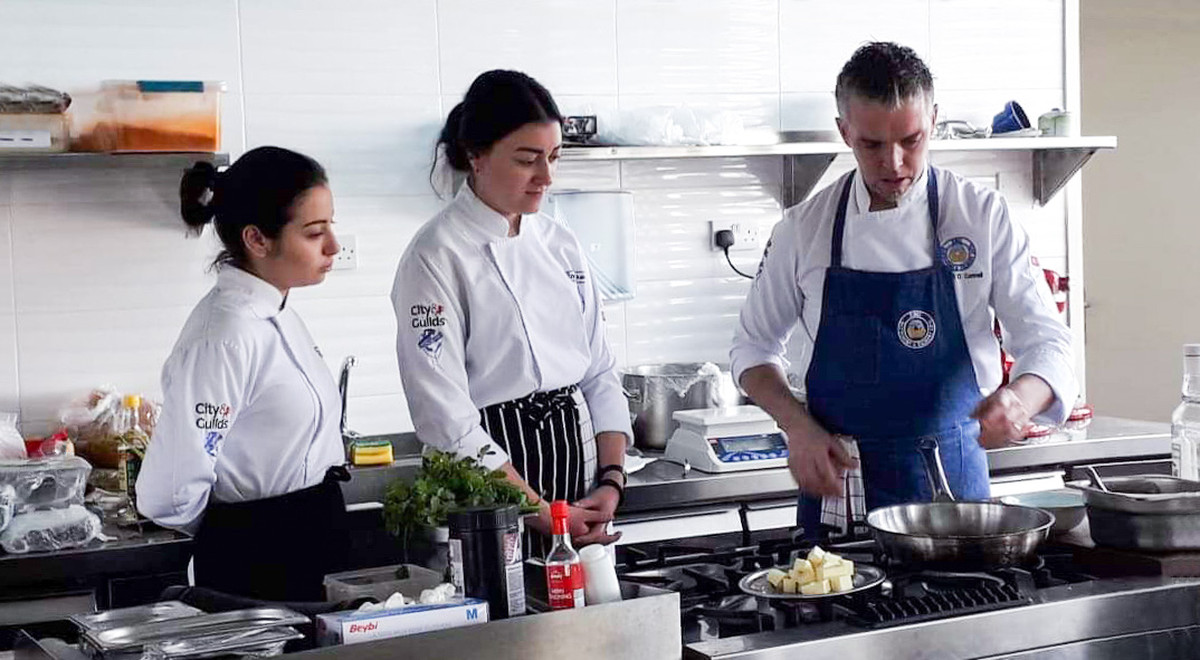 Tom’s Kitchen Restoranları İle Eğitimde İş Birliği Kapsamında Ünlü Şef Rıchard O’connell DAÜ’de