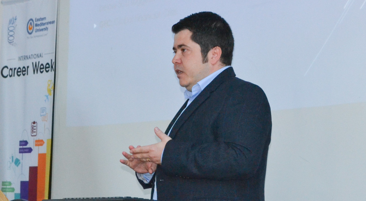 DAÜ Mezunu Qatar Airways Müdürü Ziya Ediz Gürsan Konferans Verdi