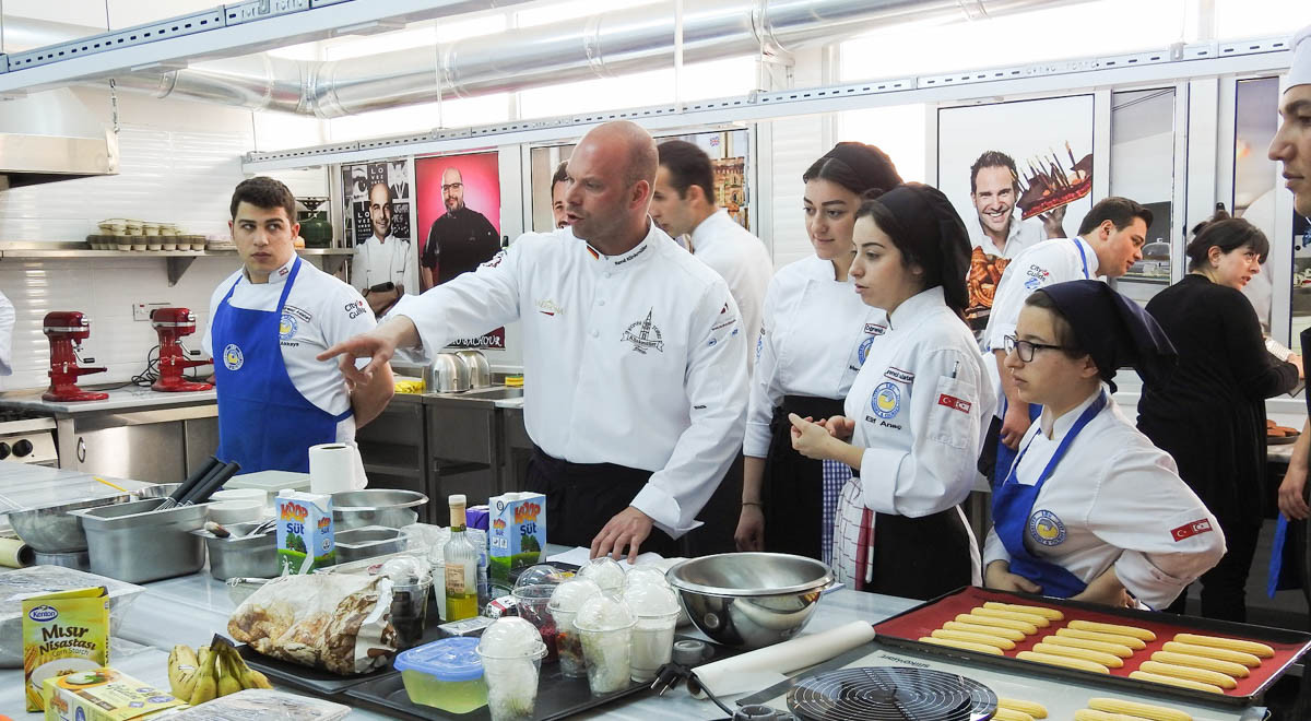 DAÜ Dünyaca Ünlü Pasta Şefini Ağırladı