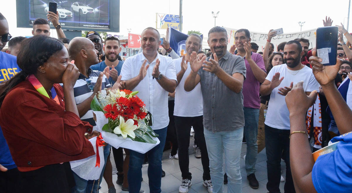 DAÜ Dünya 3.’sü Atletini Havalimanında Coşkuyla Karşıladı