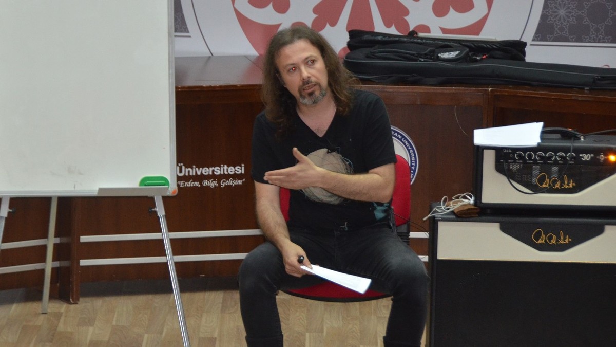 Ünlü Gitarist Okan Ersan’dan DAÜ’de Müzikli Söyleşi