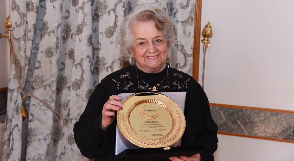EMU Faculty of Pharmacy Academic Staff Member Receives an Award from TÜMBİFED
