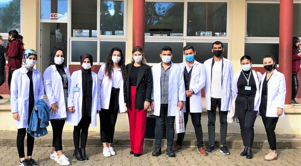 DAÜ Hemşirelik Bölümü Öğrencilerinden Ortaöğretim Kız Öğrencilerine Genital Hijyen Eğitimi