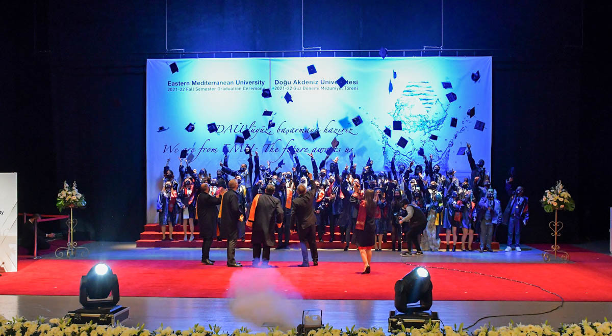 DAÜ Doktora ve Yüksek Lisans Mezunları Diplomalarını Aldı