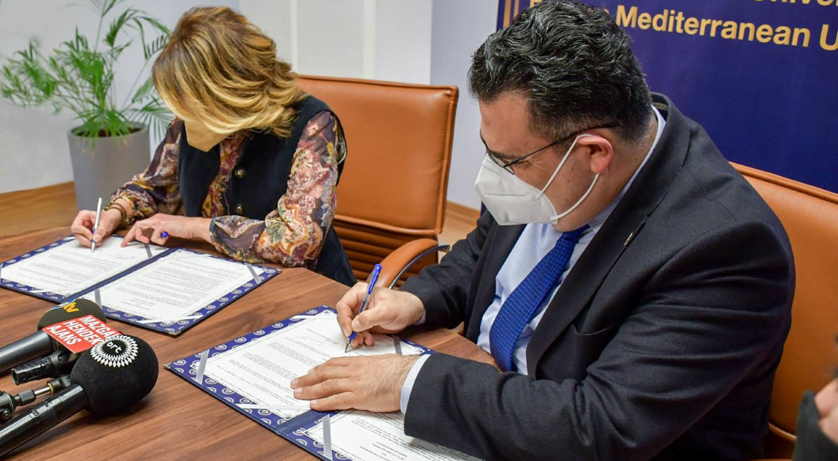 DAÜ ile Sanatçı Rüya Taner Arasında İş Birliği Protokolü İmzalandı