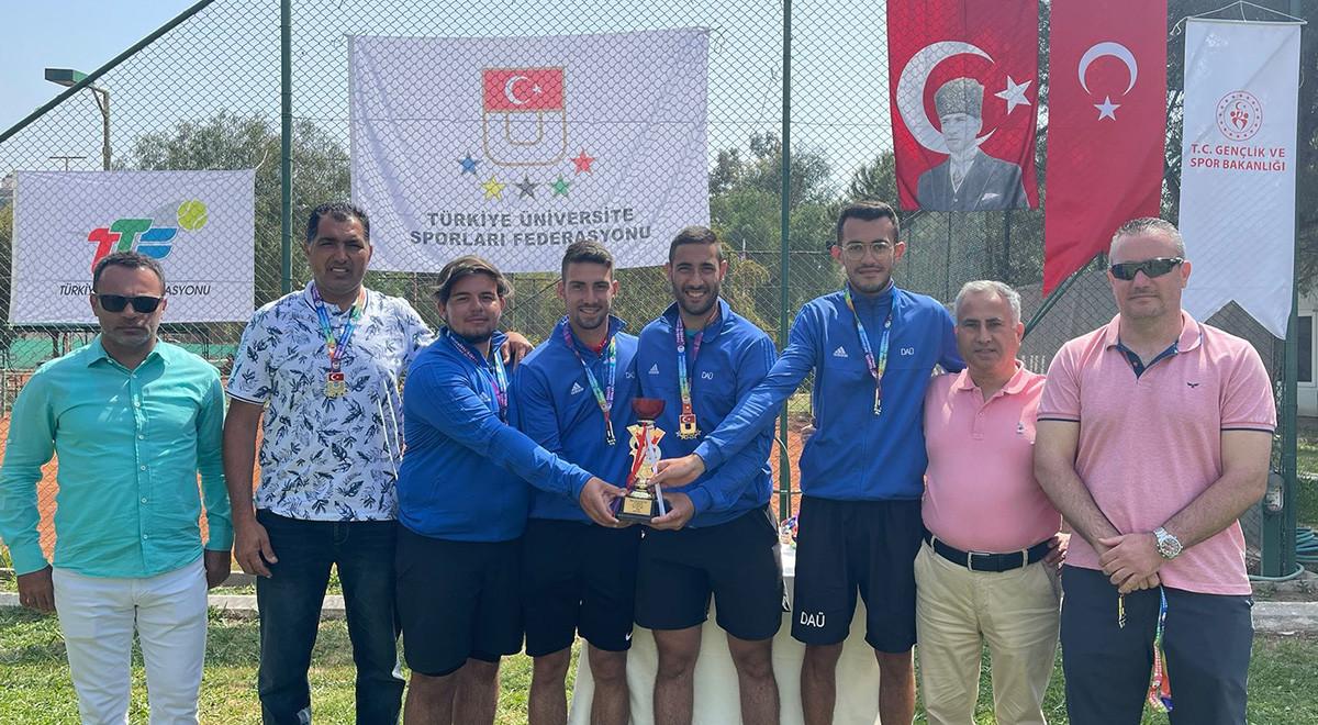 DAÜ Erkek Tenis Takımı Türkiye Üniversiteler 1. Lig Şampiyonu
