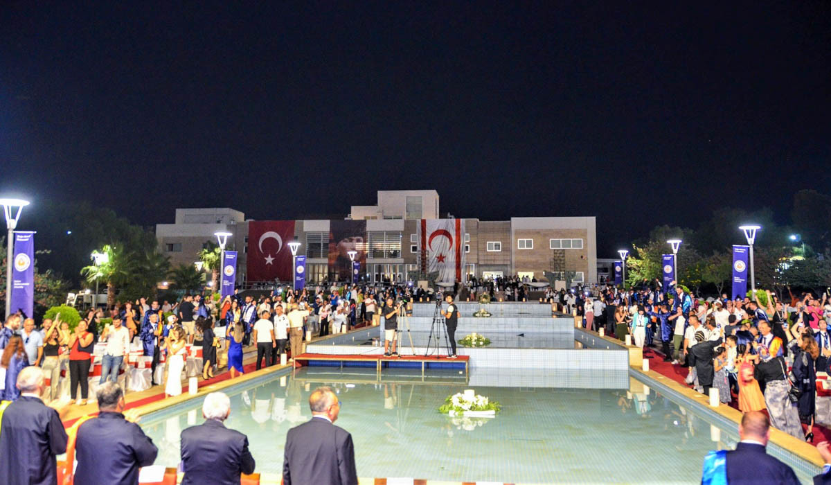 DAÜ Doktora ve Yüksek Lisans Mezunları Diplomalarını Aldı