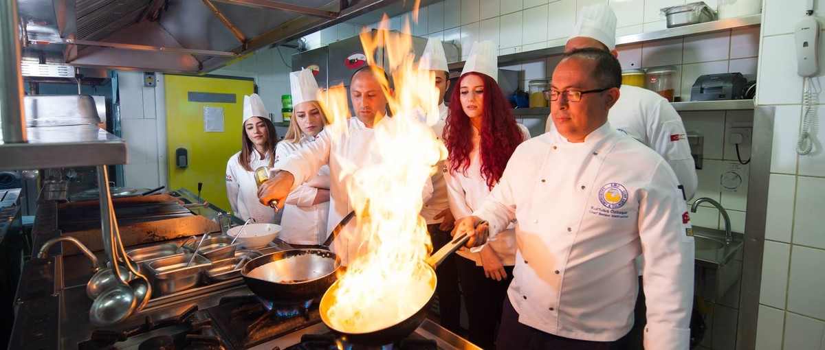 Dünyanın En İyileri Arasında Yer Alan Daü Turizm Fakültesi Yeni Öğrencilerini Bekliyor