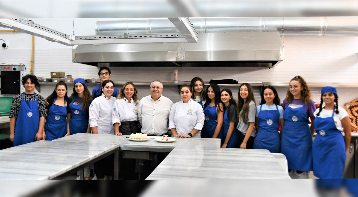 DAÜ Turizm Fakültesi’nde Liseli Öğrencilere Yönelik Gastronomi Atölyesi Düzenlendi