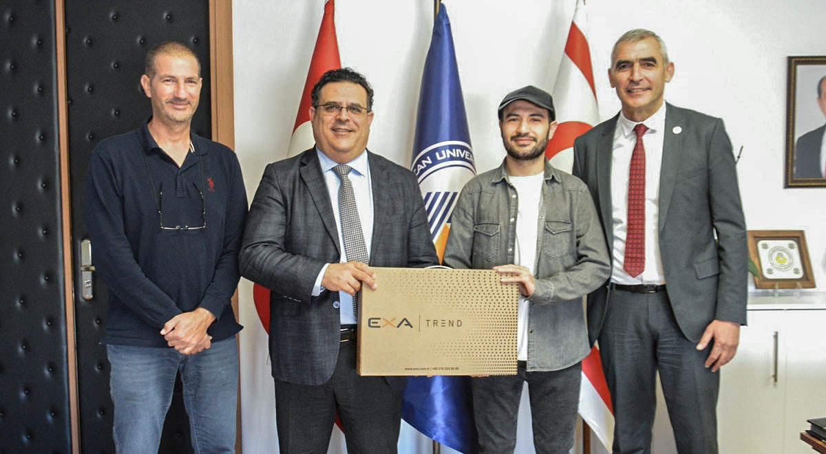 DAÜ, İlk 5 Bine Giren Öğrencilere Dizüstü Bilgisayar Hediye Etti