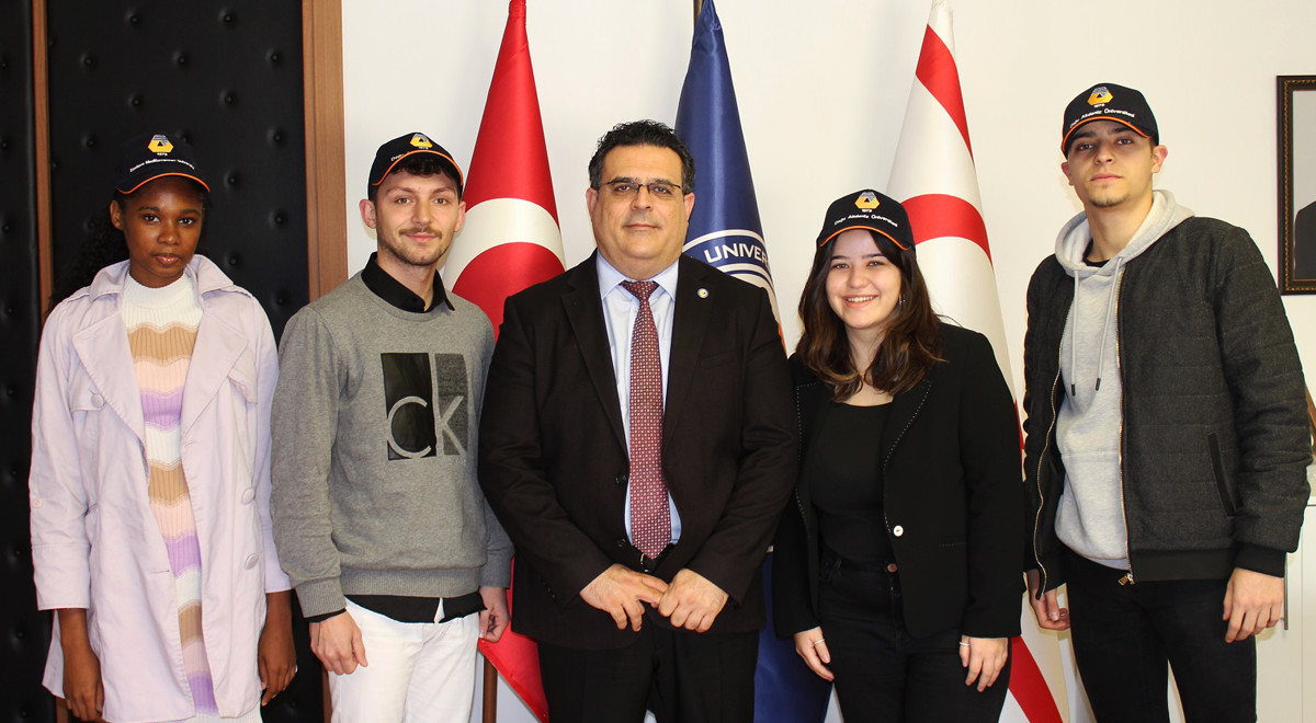 DAÜ Öğrenci Konseyi DAÜ Rektörü Prof. Dr. Aykut Hocanın’ı Makamında Ziyaret Etti