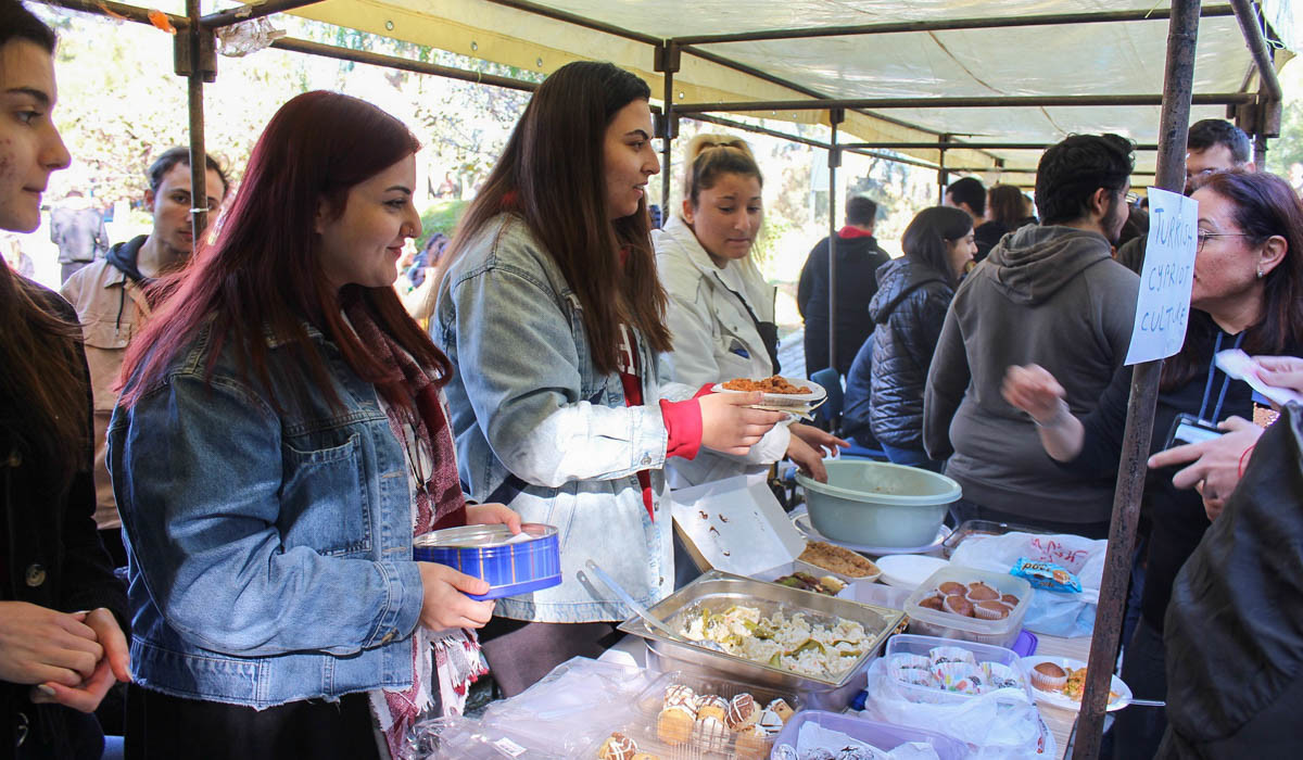 DAÜ YDİHO Kanser Hastaları Yararına Yardım Kermesi Düzenledi