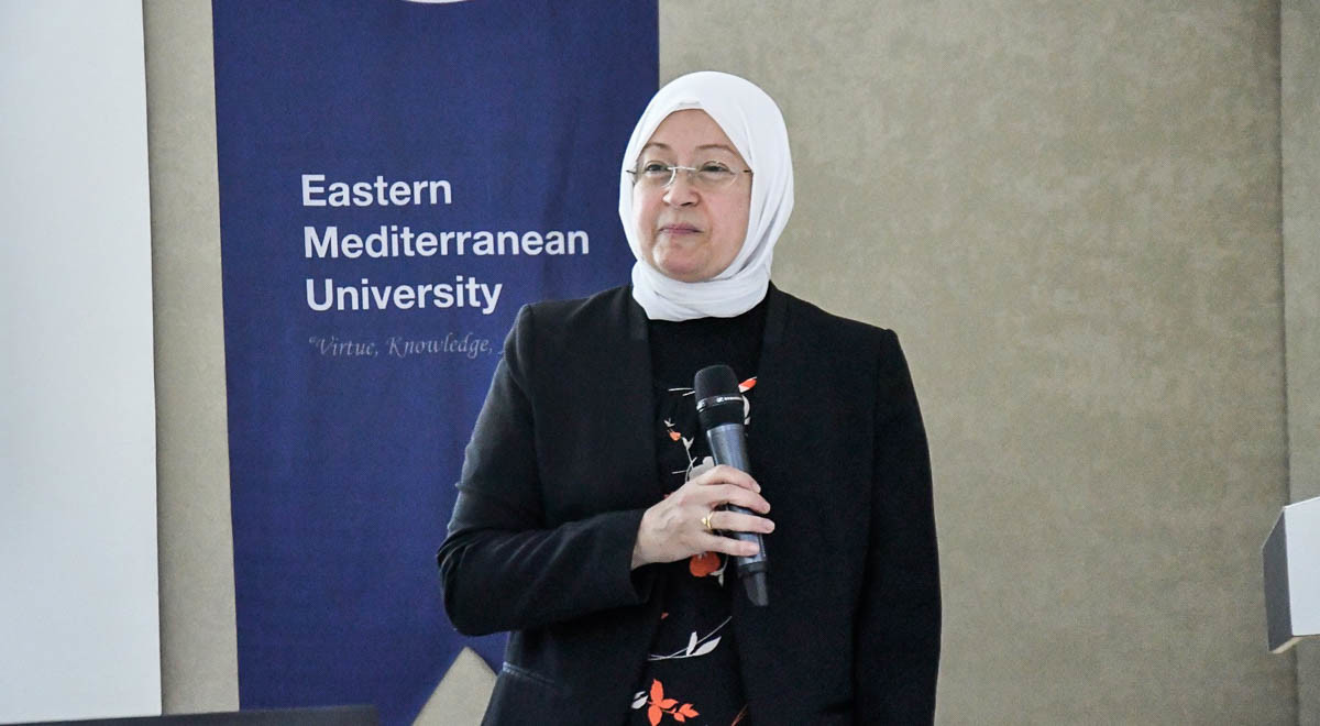 DAÜ Eczacılık Fakültesi Kariyer Günleri Kapsamında Prof. Dr. Hala Mohtaseb’i Konuk Etti