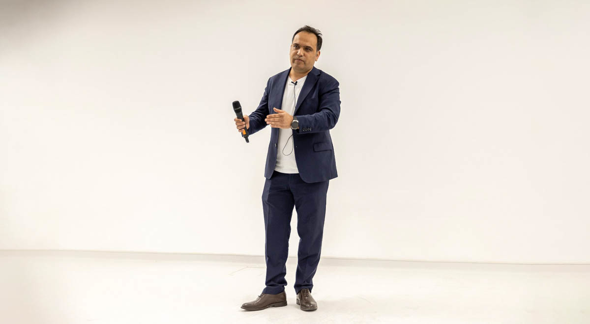 DAÜ Mezunu Posta Gazetesi Editörü  Murat Gülderen DAÜ’de Seminer Verdi