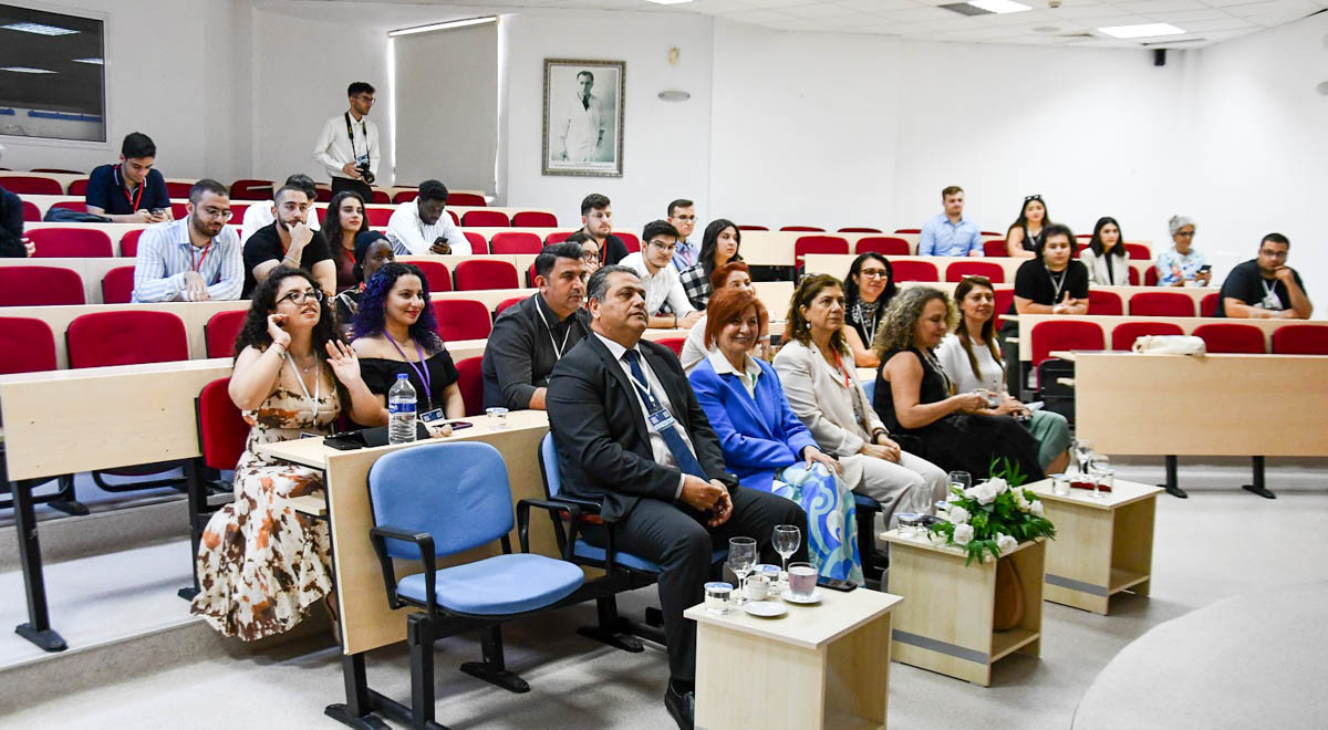 DAÜ Dr Fazıl Küçük Tıp Fakültesi’nde “Teknolojik Gelişmeler Işığında Tıp” Konulu Sempozyum Gerçekleştirildi