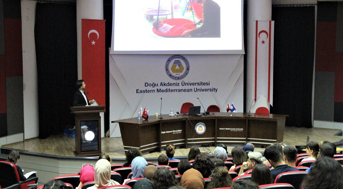 DAÜ Özel Eğitim Kulübü SOBE Vakfı Eğitim Direktörü Alperen Sağdıç’ı Ağırladı