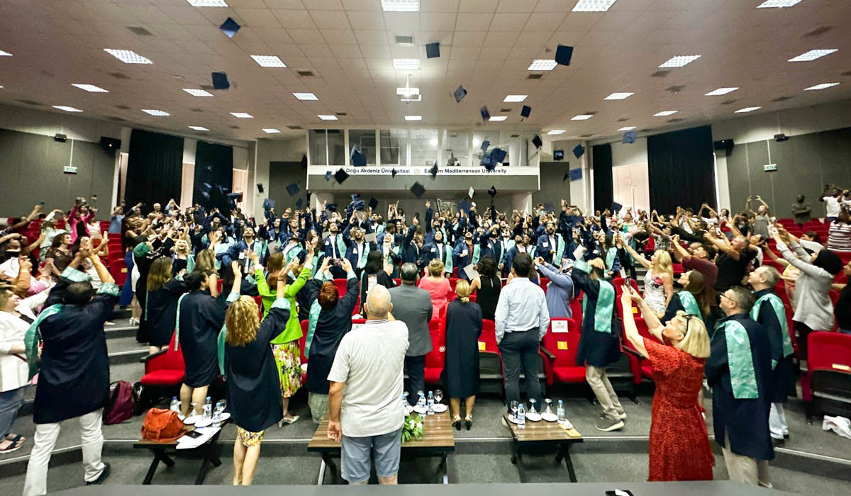 DAÜ Eczacılık Fakültesi 2022-2023 Akademik Yılı Bahar Dönemi Mezunları Mesleğe İlk Adımı Attı