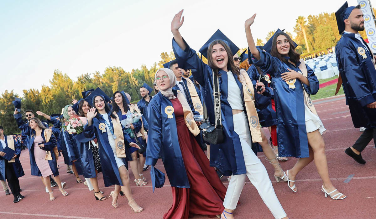 DAÜ Lisans ve Ön Lisans Mezunları Diplomalarına Kavuştu