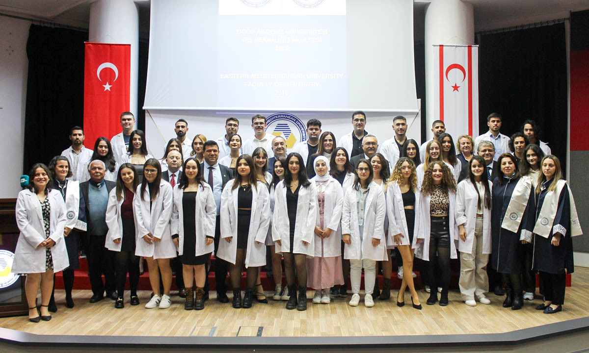 DAÜ Diş Hekimliği Fakültesi Öğrencileri Beyaz Önlüklerini Giyerek Mesleğe İlk Adımı Attılar