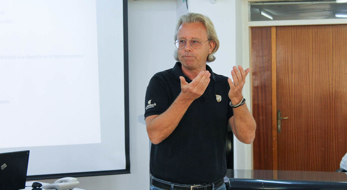 DAÜ’de “Etkili Yönetim” Konulu Seminer Gerçekleştirildi