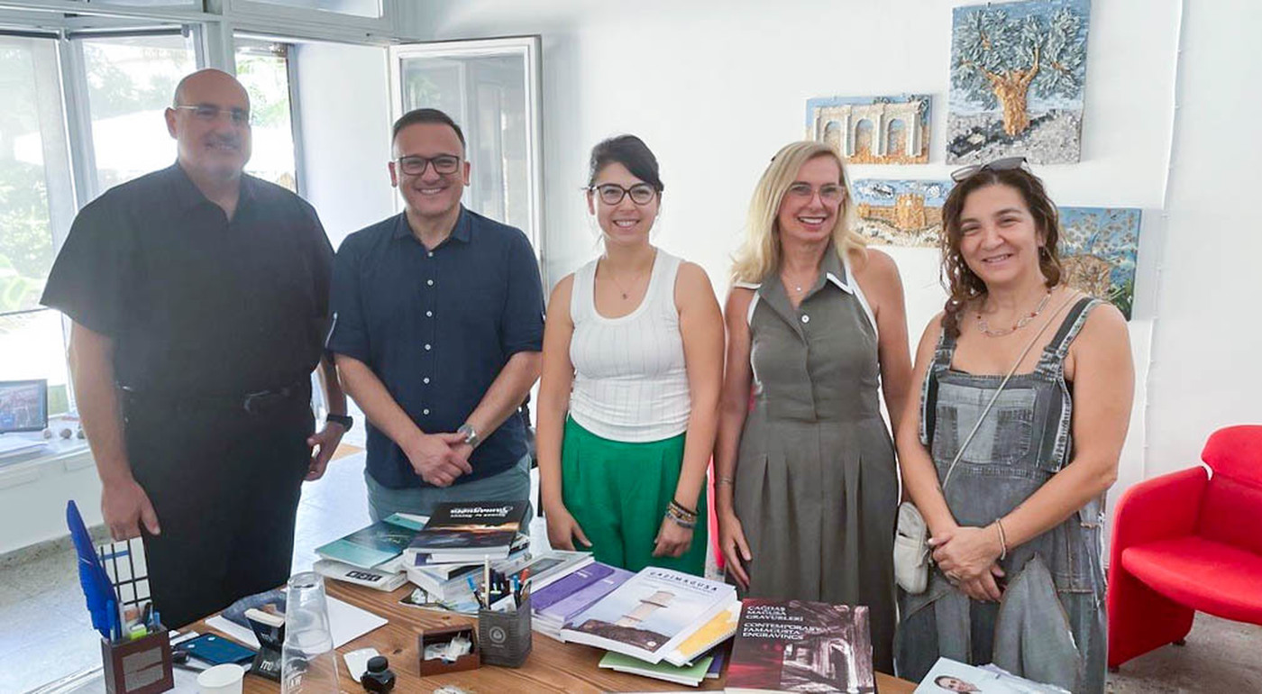 DAÜ Yayınevi Yönetim Kurulu, DAÜ Yayınları’ndan Bir Seçkiyi Gazimağusa Belediyesi Sonay Adem Kütüphanesi’ne ve Mağusa Kent Müzesi Derneği’ne Takdim Etti
