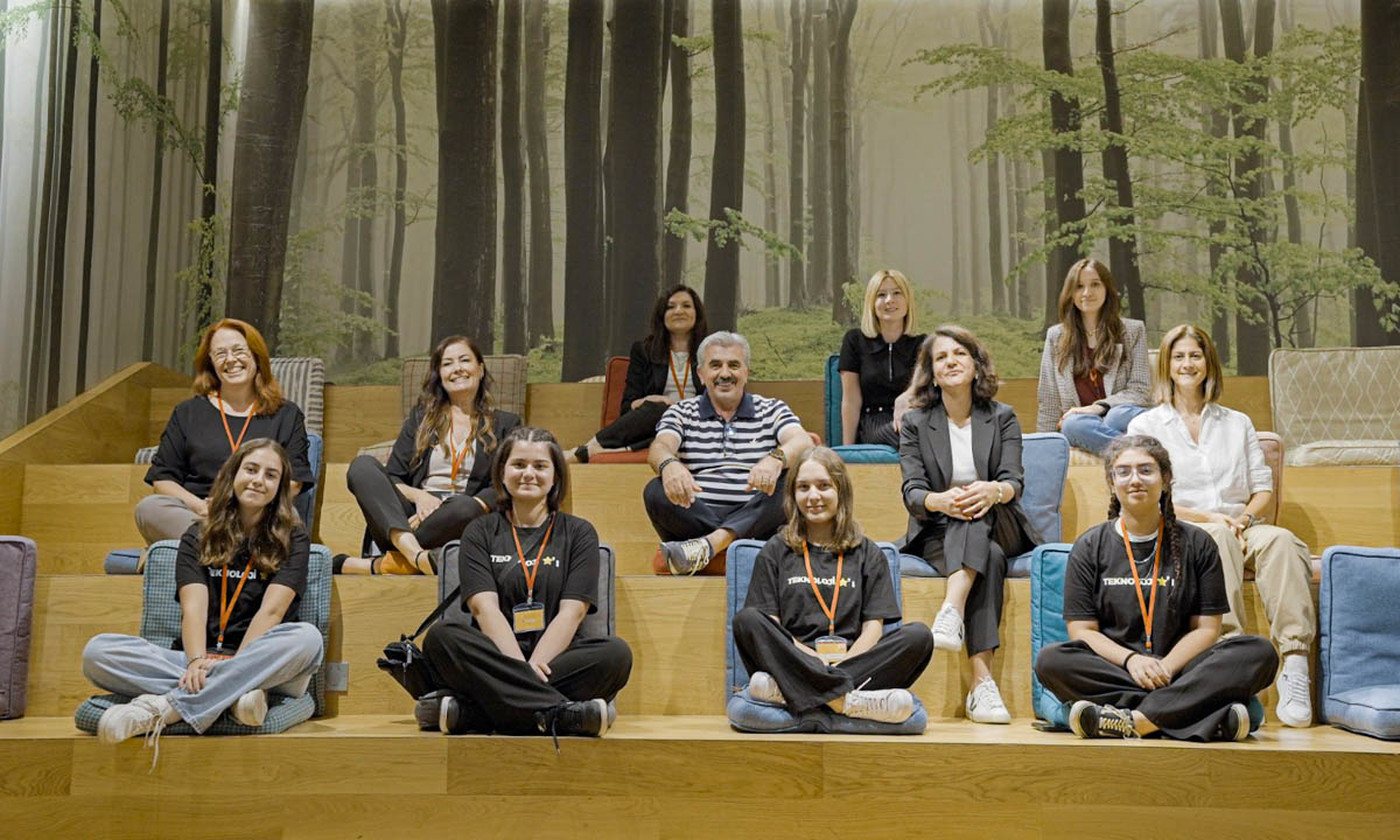 Students Placed in the Competition Held as Part of the GIT Project Carried Out in Collaboration with EMU and MAKAMER and Sponsored by Telsim, Visited the Vodafone Office in Türkiye