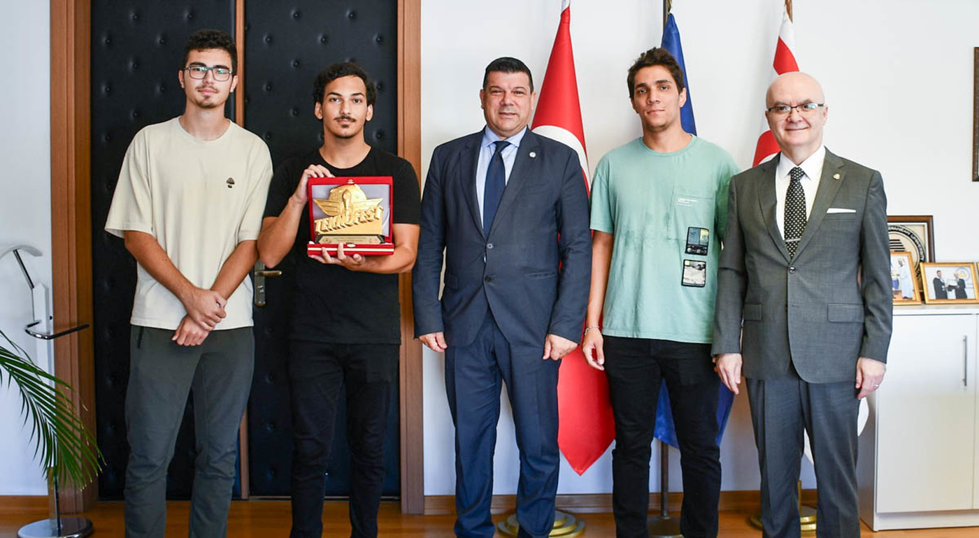 Teknofest Birincileri DAÜ Rektörü Prof. Dr. Hasan Kılıç’ı Ziyaret Etti