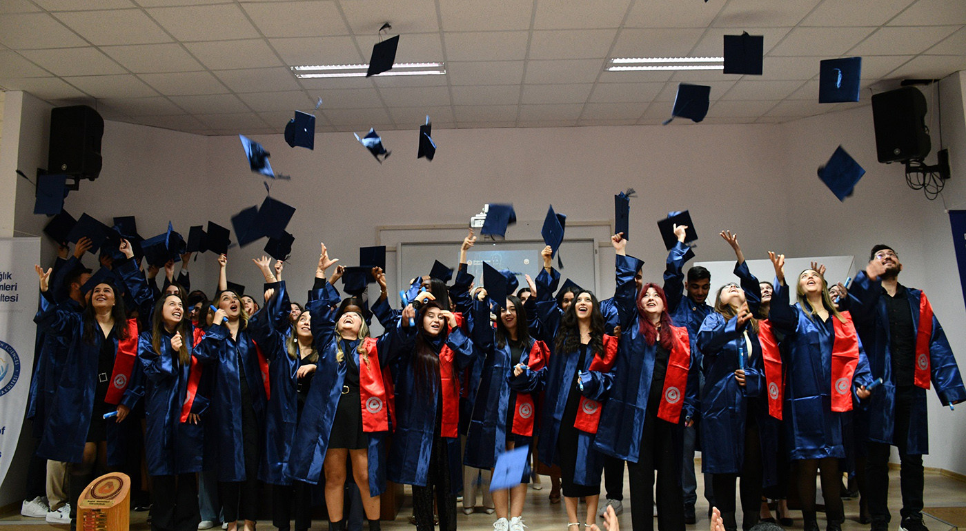 DAÜ Sağlık Bilimleri Fakültesi Güz Dönemi Mezunları İçin Mesleki Yemin Töreni Düzenledi