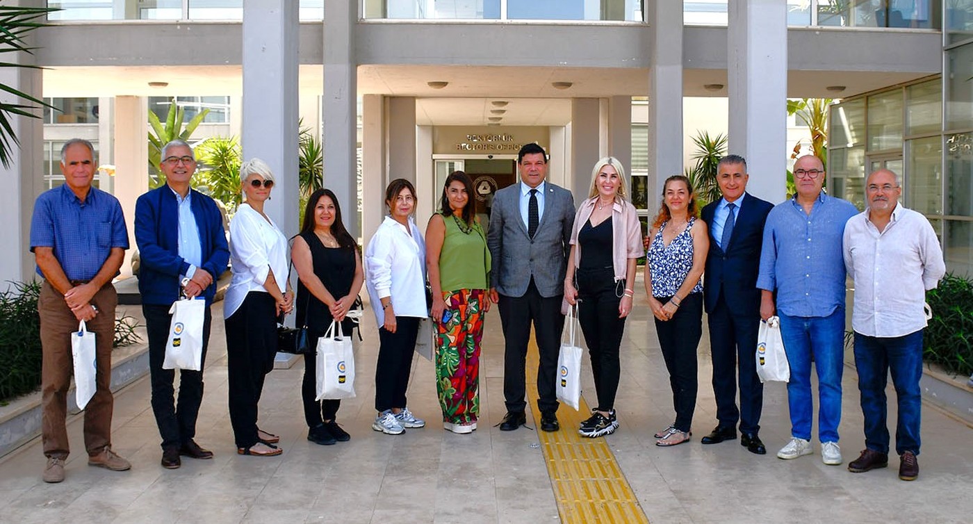 DAÜ Eski Mezunlarını Ağırladı